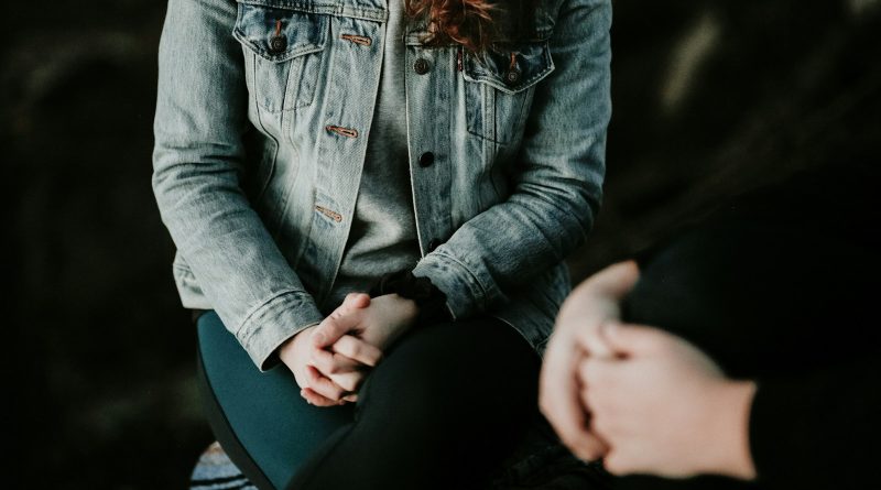 woman wearing gray jacket